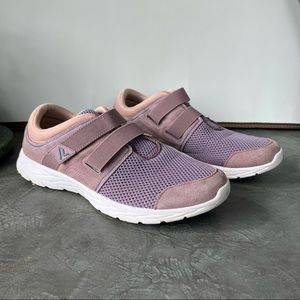 vionic calina sneaker